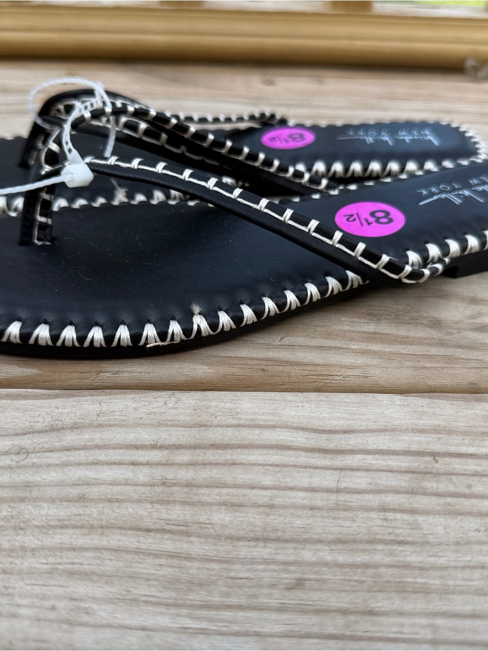 Nicole Miller Black Flip Flops with White Whipstitch Trim NWOT - Picture 3 of 4